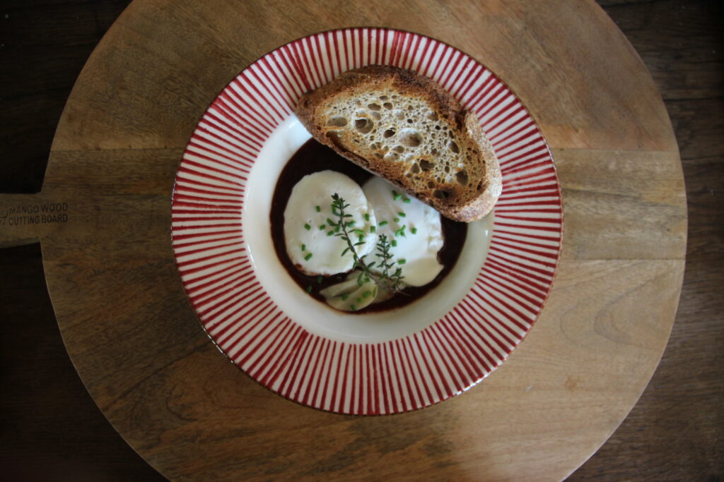Burgundy cooking experience A plate of oeufs en meurette This poto appear on the article "5 traditional burgundy dishes"